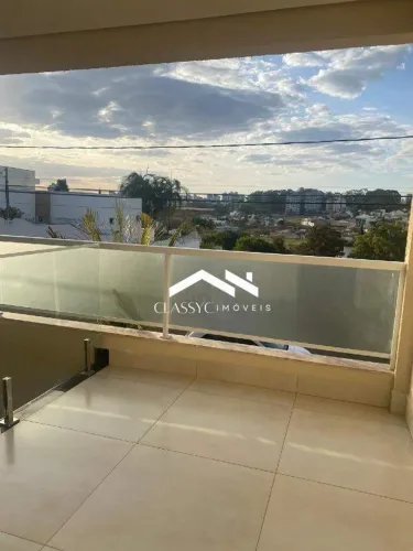 Casa de 200 m² no Jardim Karaíba, Uberlândia 3 Quartos (1 suíte) com sacada, 2 Vagas.