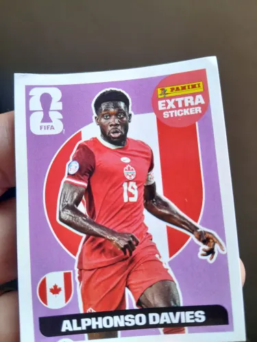 CARTA ALPHONSO DAVIES ROXA, ÁLBUM COPA DO MUNDO 2026.