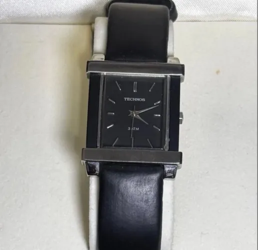 relógio technos classic raro relógio com um detalhe na pulseira devido aos longos anos