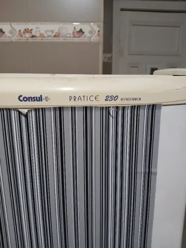 Geladeira cônsul 230, compressor novo, 110V.