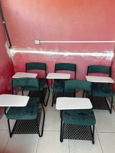 Cadeiras de escola
