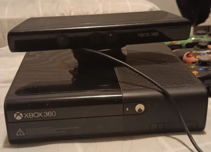 Xbox 360 bloqueado com 12 jogos original e com kinete