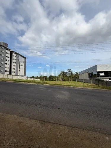 Terreno medindo 3205 m² com possibilidade residencial e industrial e fácil acesso a Via Rá