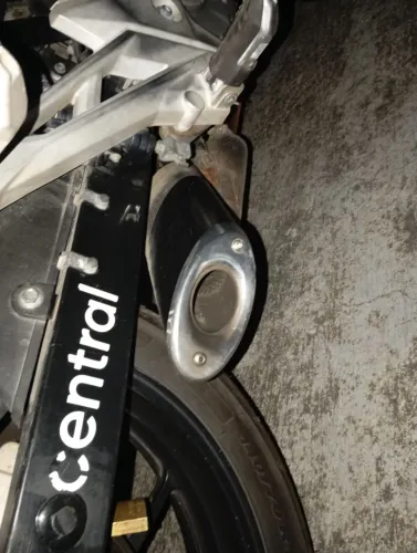 Escapamento esportivo.