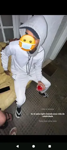 Estou vendendo conjunto da Gucci usado 2 vezes no máximo está novo tamanho M