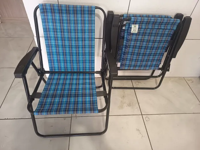 Kit praia, 3 cadeiras, 1 carrinho mesa e 1 furador de areia.