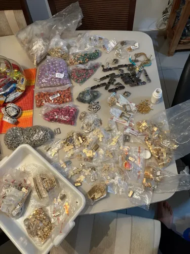 Caixa de acessórios para cintos, bolsas