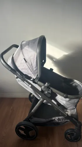 Carrinho Safaty 1st com Moisés 