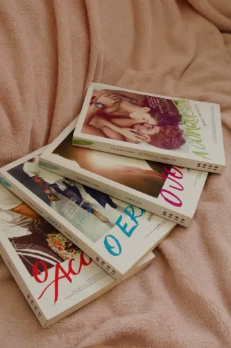 Livros da serie OFF CAMPUS (4 livros + 2 spin offs)