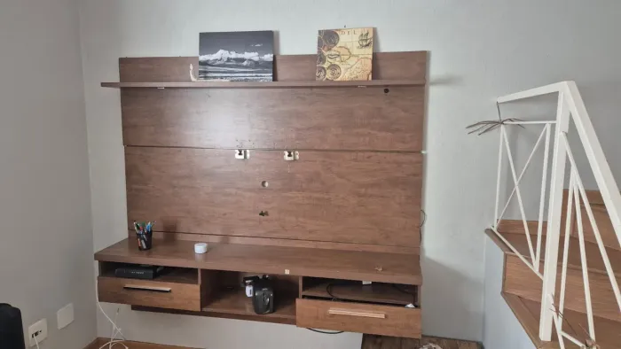 Painel de TV grande em bom estado