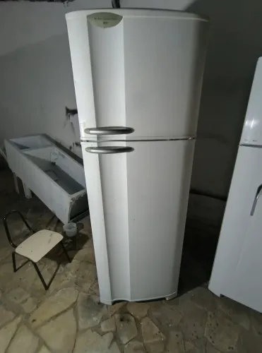 Geladeira gelo seco 330 litros entrego 