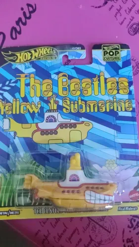 Hot Wheels Premium Pop Culture - The Beatles Yellow Submarine (Lacrado)