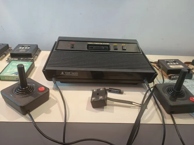 Atari 2600 Polyvox Completo com Caixa, 2 Controles, 7 Jogos e Manuais