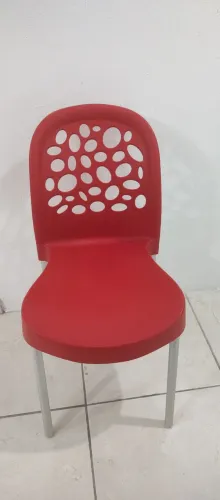Cadeiras de plástico