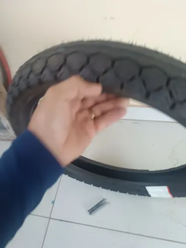 Pneu Rinaldi 90/80 16 para usar com câmara