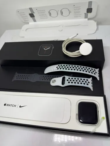 Apple Watch SE 44mm GPS | Completo | Caixa, Nota e Carregador Original