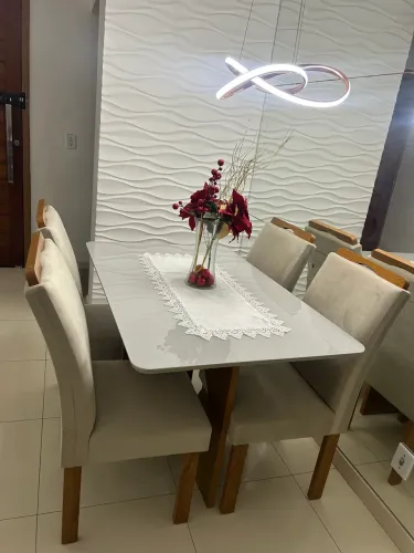 Mesa linda de 4 lugares muito nova