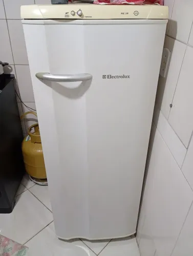 Geladeira Eletrolux 240 lts