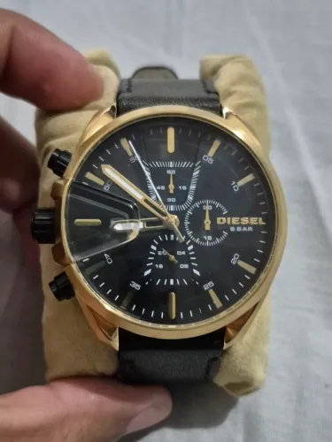 Relógio Diesel com pulseira de couro