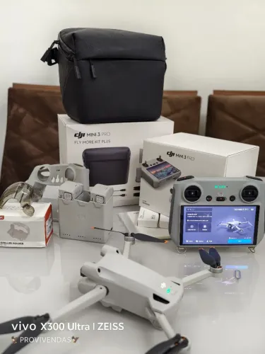 O Dji mini 3 pro mais Kit fly mor 3 baterias. Hub de carregamento  mais hélices reservas .