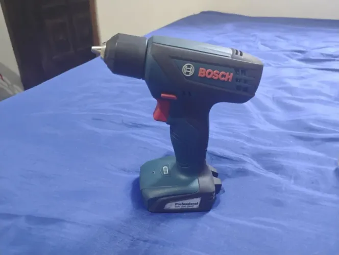 Furadeira e parafusadeira Bosch 