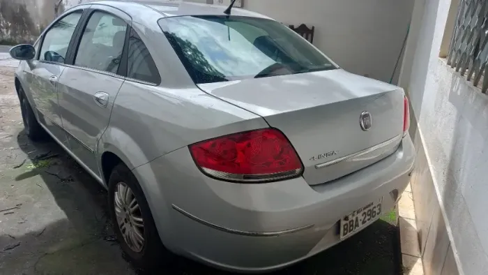 Fiat Linea Essence 1.8 Flex 16V 4P 2013