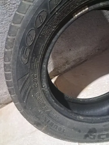 Pneu Carro GOODYEAR 175 70 14 touring