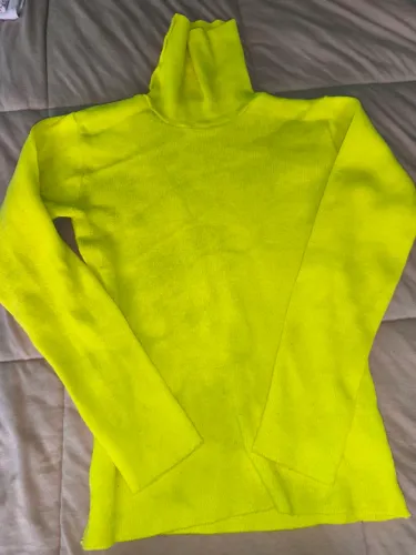 Blusa de lã amarela
