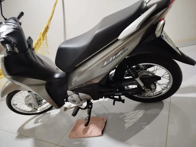 Biz 110 a mais nova de garagem