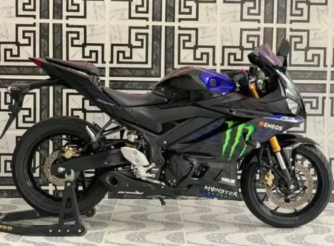 Descarga esportiva R3 e mt-03