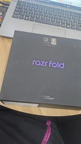 Razr fold
