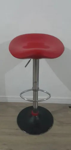 Banqueta Alta Giratória Vermelha