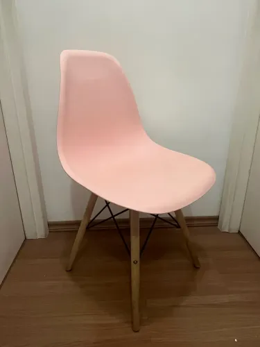 Cadeira Eiffel Rosa