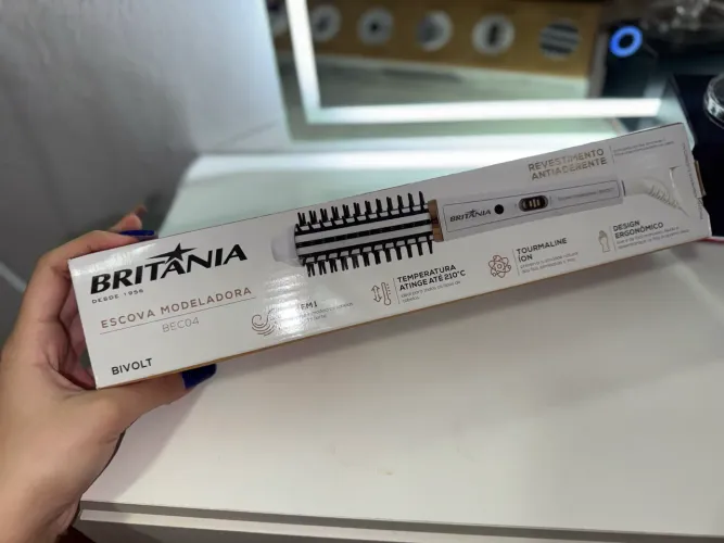 ESCOVA MODELADORA BRITÂNIA BIVOLT