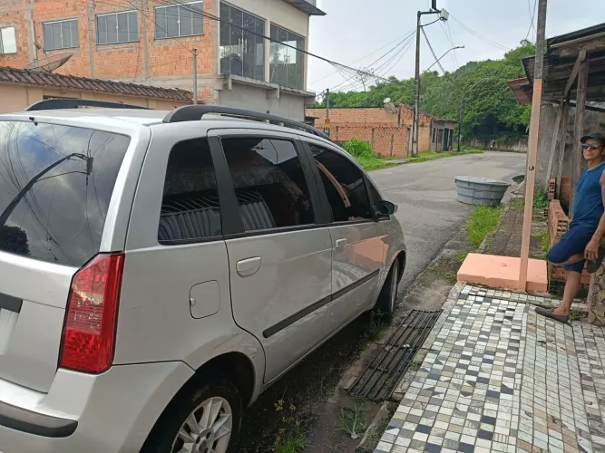 Fiat Idea ELX 1.8 MPI Flex 8V 5P 2010