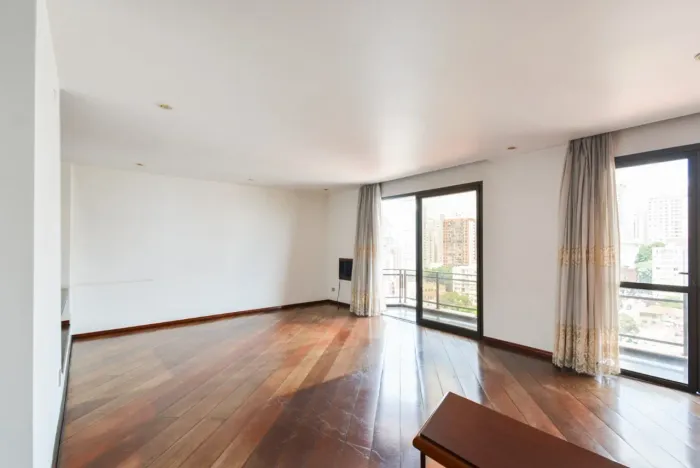 Apartamento para venda em Pacaembu com 4 quartos, sendo 1 suíte, 3 vagas, 274m²
