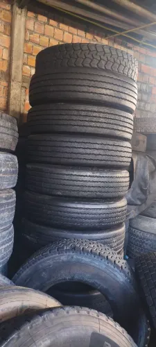 Vende se estes pneus recapado e meia vida ...