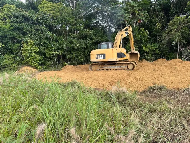 Serviços com Escavadeira +terraplanagem