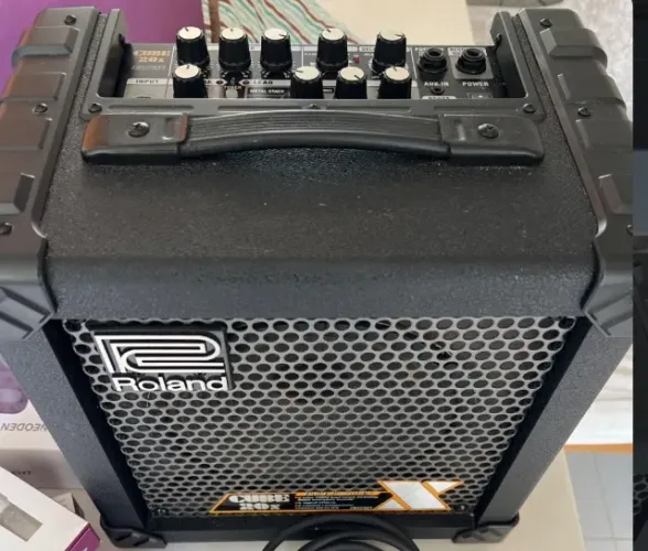 Amplificador Roland 20x (precisa reparo)