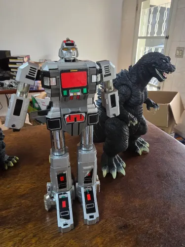 Bandai daileon DX faltando punhos