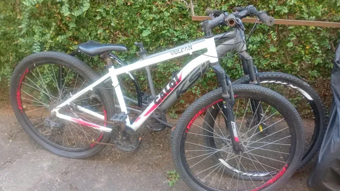 2 bicicleta com avarias