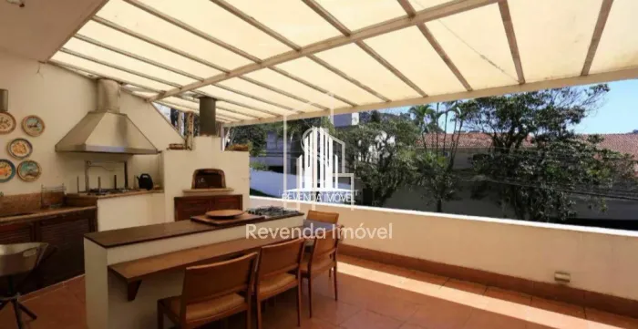 Casa Assobradada em Morumbi com 800m² 5 suites e 3 vagas de garagem Casa Assobradada em Mo