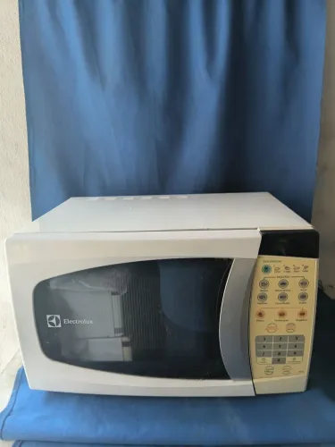Microondas Electrolux 18L.de $250 por $200