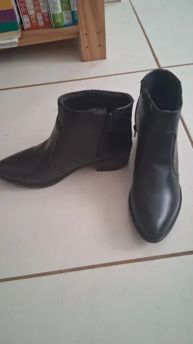 Bota de couro (ankle boot) preta tamanho 36
