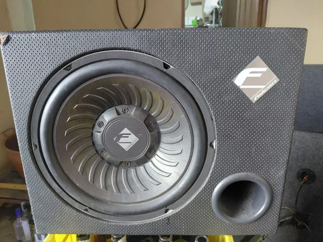 Caixa de som automotivo  falcon