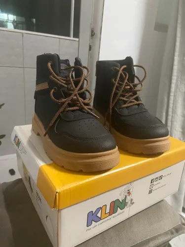 Vende-se Bota Infantil Klin