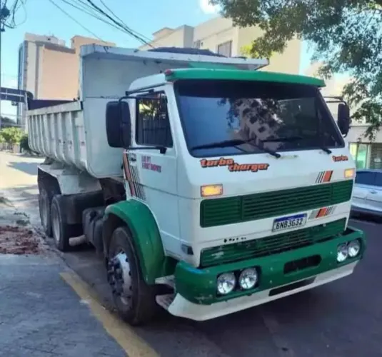 Vende-se caminhão truck casamba trassado