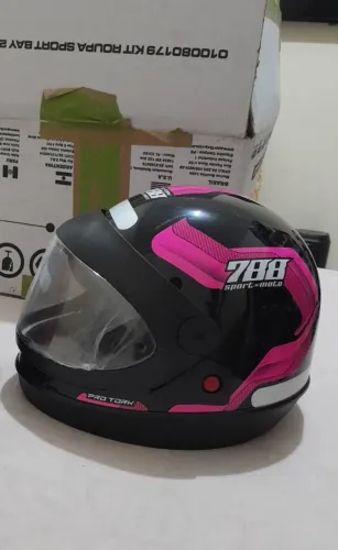 Vendo capacete / NOVO, NUNCA FOI USADO, TAMANHO 60