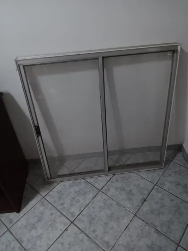 Esquadria de alumínio