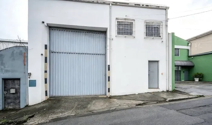 Galpão na Rua Divino das Laranjeiras, 75 750 m²